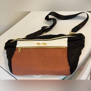 Itzy Ritzy Ritzy Pack Black Colorblock Crossbody with Cream Lining